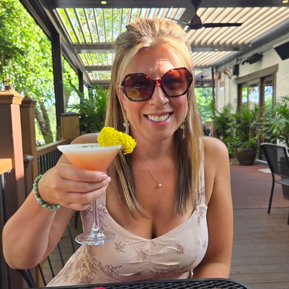 Meet your Posher, Kimmie! - Picture 2 of 2